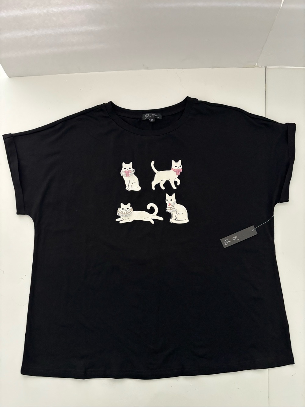 On 12th Women’s Short Sleeve Graphic Cat Top Size 2X